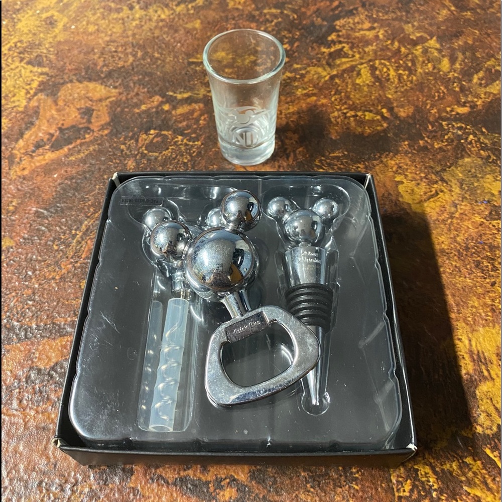 Disney wine set & shot glass